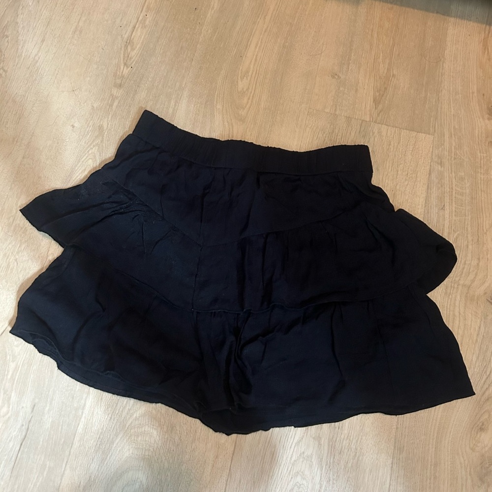 Elegant Black Women's ruffle shorts